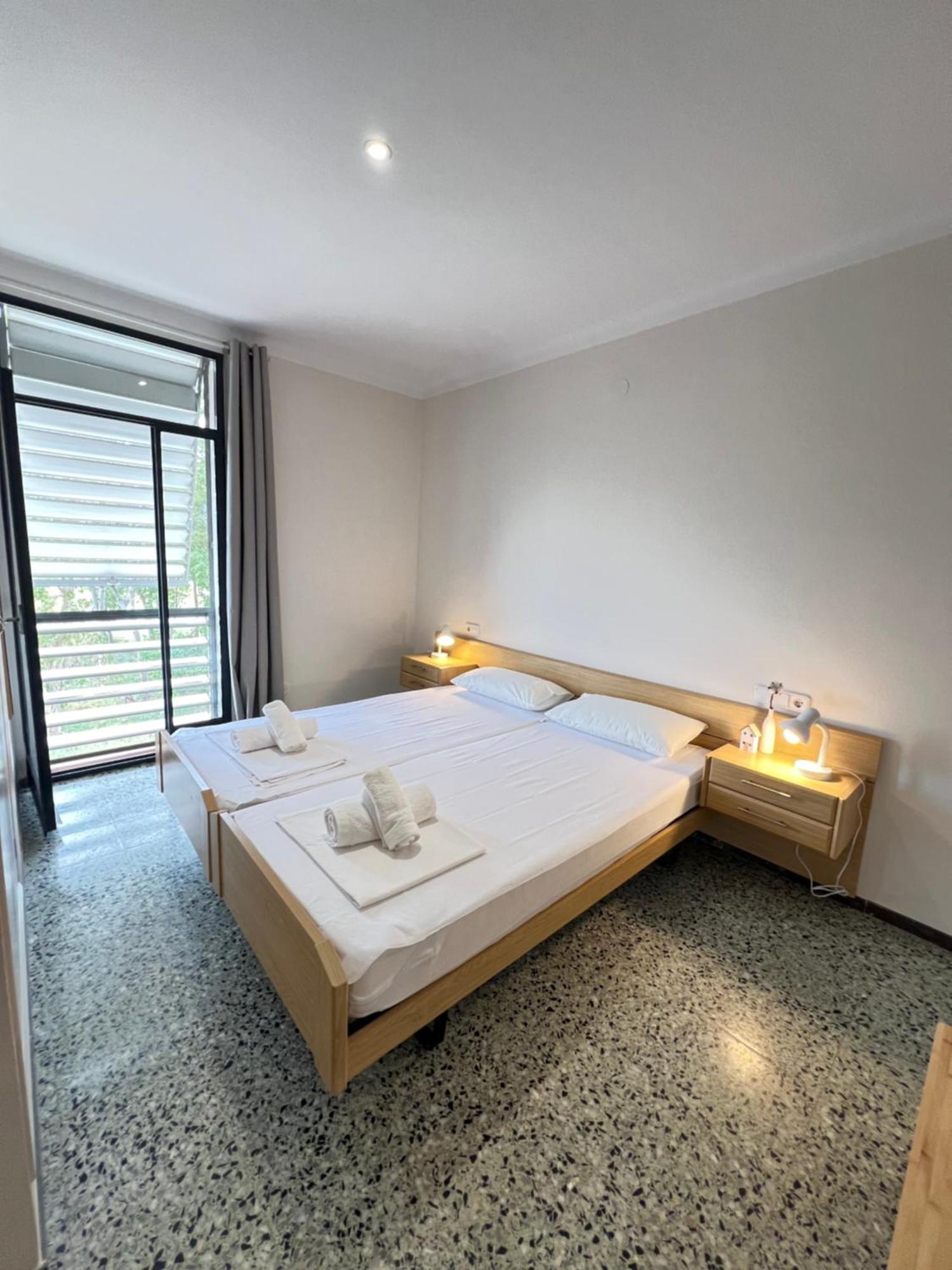3 Room Apartment, 500M To Beach, Swimming Pool, Nice Terrace Roses Eksteriør bilde